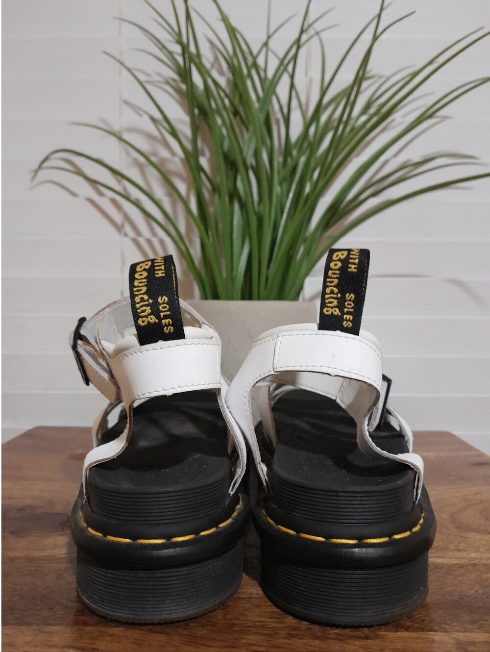 Dr Martens Blaire platform white black leather sandal sz 9 women's - Picture 3 of 10